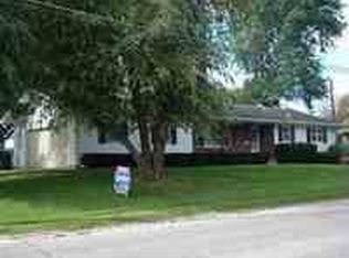 420 Park Ln, Waterloo, IA 50702