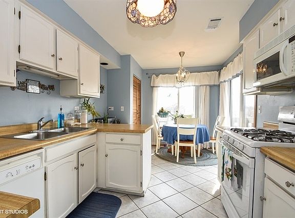 4th image of 9136 Sandpiper Ct #2