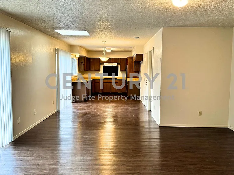 628 Taylor Ct — Photo 3