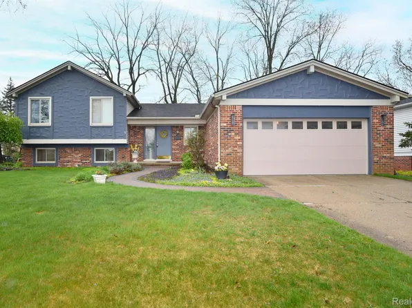 3039 Rolling Green Cir S, Rochester Hills, MI 48309