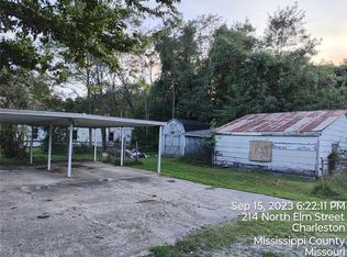 218 N Elm St, Charleston, MO 63834