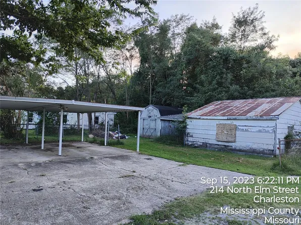 218 N Elm St, Charleston, MO 63834