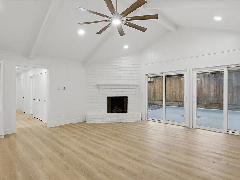 7517 Meadow Oaks Dr — Photo 12