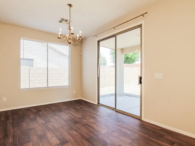 10866 W Chase Ln — Photo 5