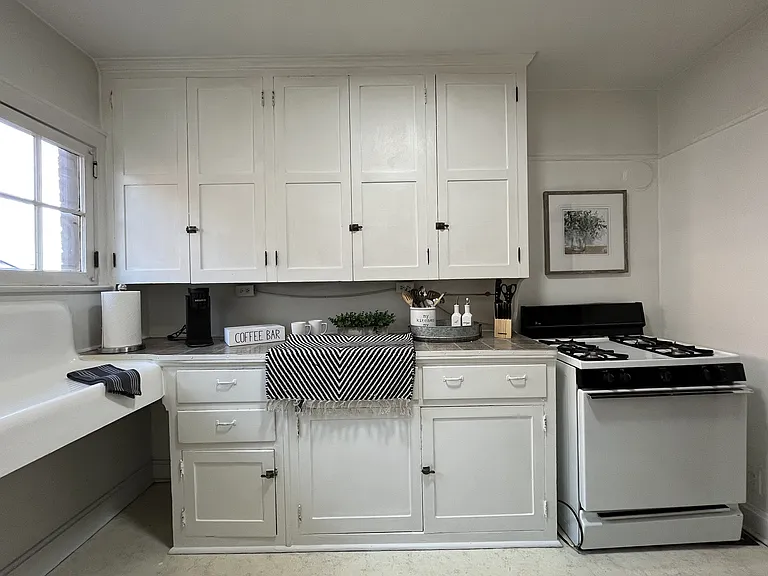 1347 Highland St — Photo 8