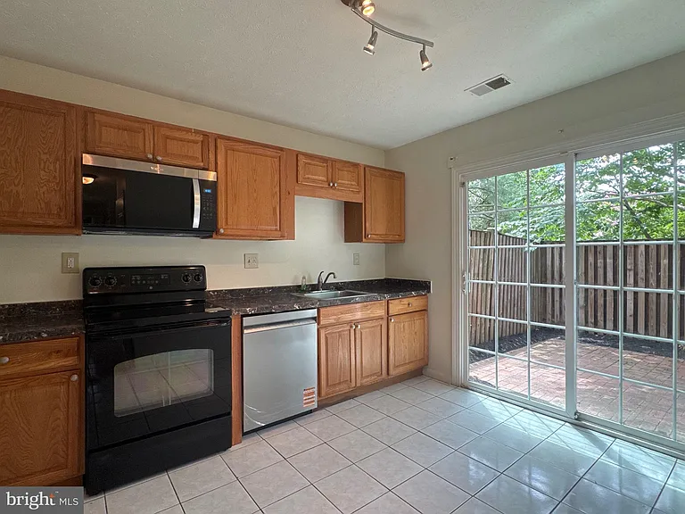 7233 Mill Creek Ct — Photo 12