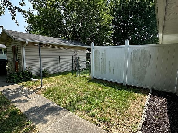 2nd image of 322 Millcreek Dr #B