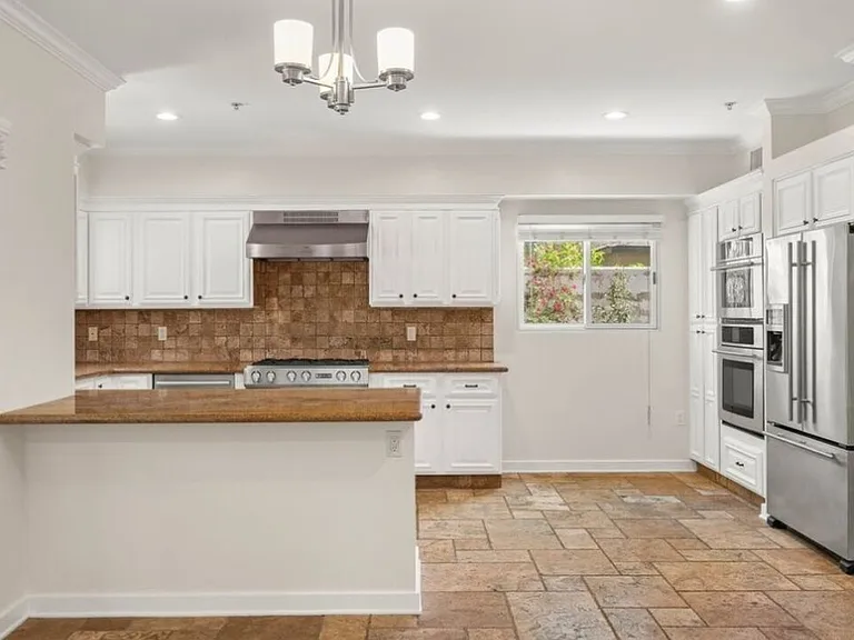 10616 Kinnard Ave #101 — Photo 8