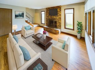 9430 Ranchview Ln N, Maple Grove, MN 55369