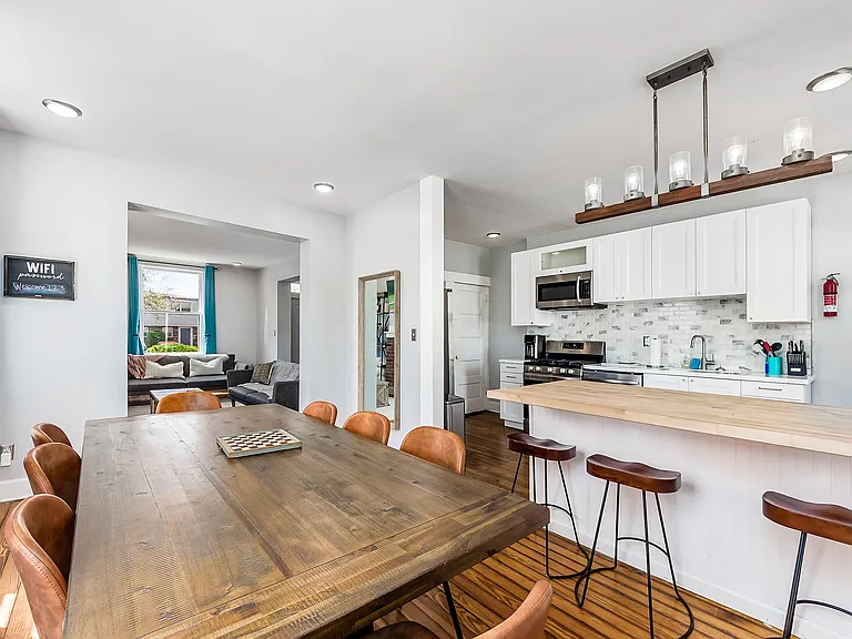 878 Harrison Ave — Photo 2
