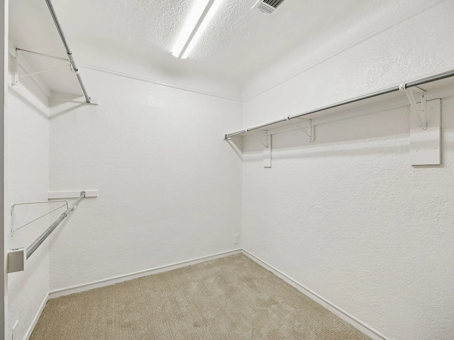 2 bed, 2500 sqft, $4,500 — Photo 4