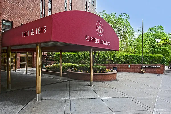 Sold by LG Fairmont Group | media 13