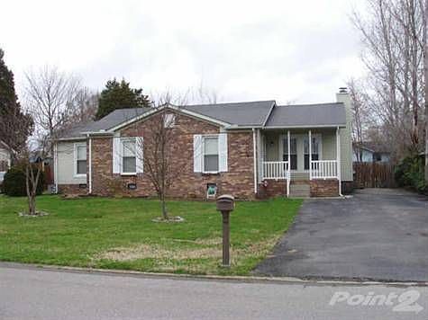 Brick/Vinyl*Just sealed blacktop drive fits 6 cars*Fully fenced back yard