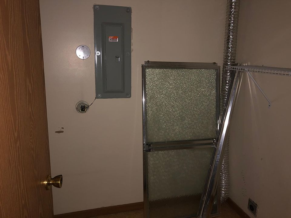 1st image of 2712 Charles Dr #2712
