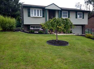 626 Pikeview Dr, Pittsburgh, PA 15239