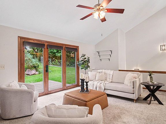 4th image of 5499 Riverlook Dr NE