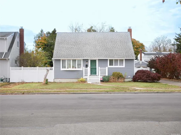 94 Cliff Drive, Hicksville, NY 11801
