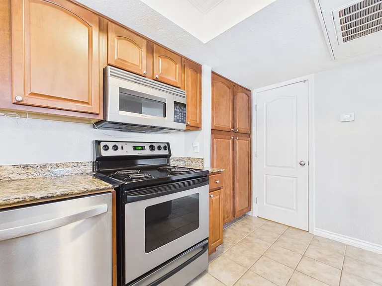 3420 W Danbury Dr #C203 — Photo 5
