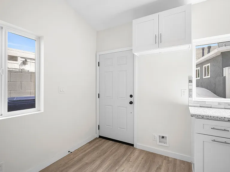 10321 Sherman Grove Ave — Photo 3