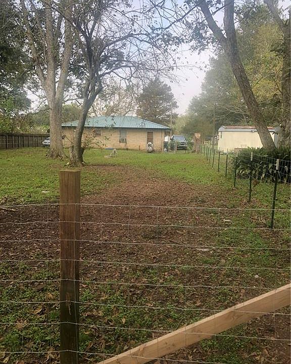2nd image of 123 Dauzat Rd