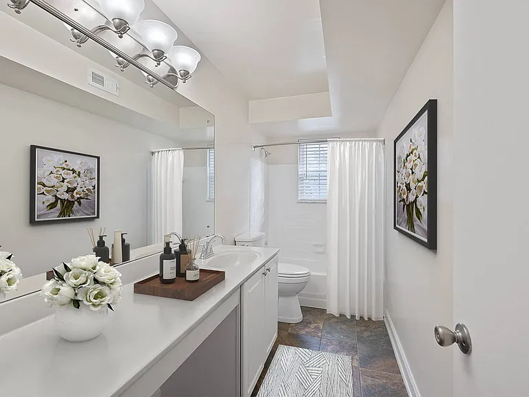 Indian Creek Apartments and Townhomes — Photo 148