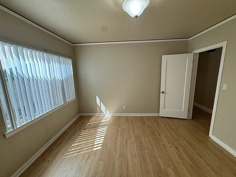 337 E Weldon Ave — Photo 29