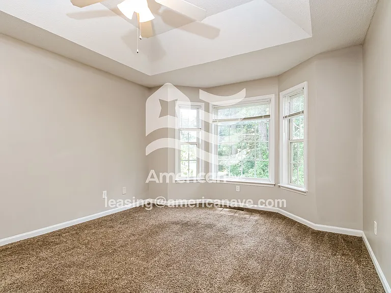 1385_007_main_bedroom_7.jpg