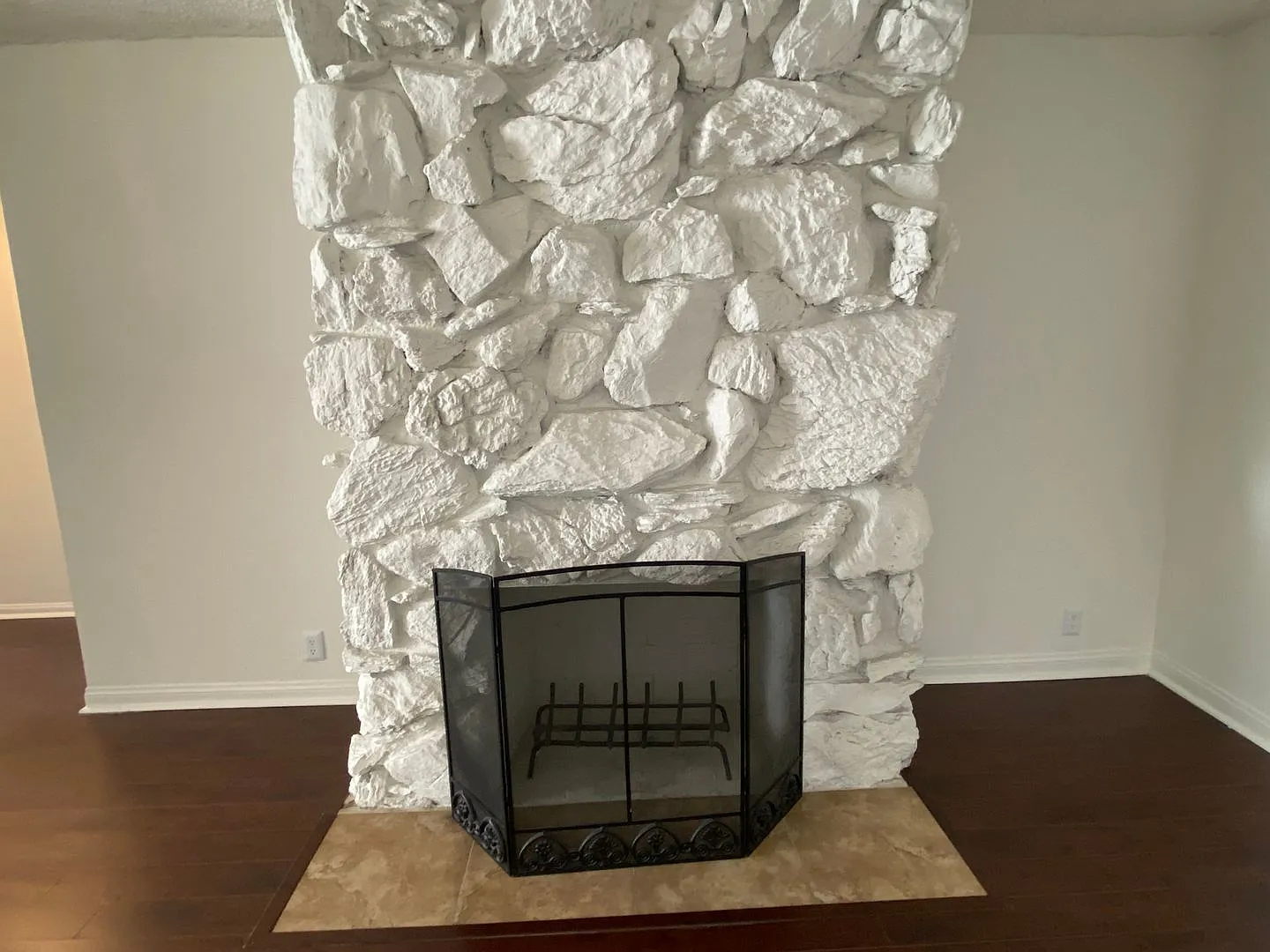 10745 — Photo 3