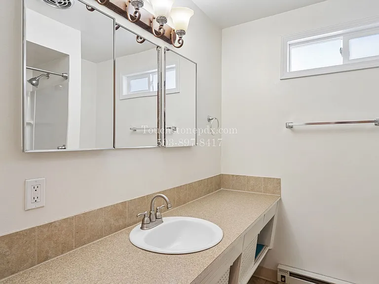 18016 NE Davis St — Photo 26