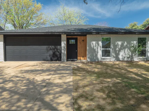 442 Lake Park Dr, Grand Prairie, TX 75052
