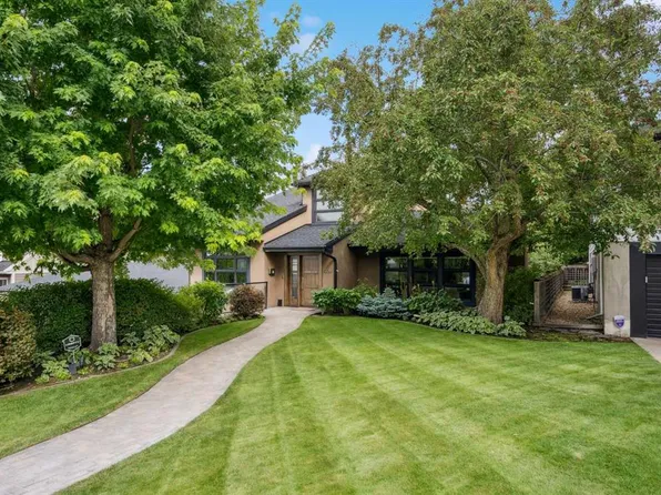 1928 W 10a St SW, Calgary, AB T2T 3K1