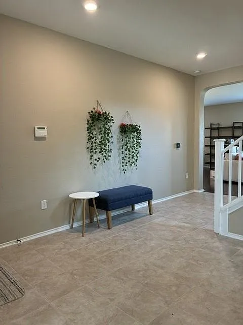 3 bed, 2.5 bath, 2417 sqft, $2,300 — Photo 4