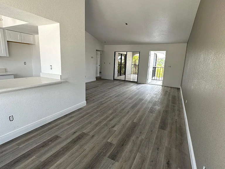 2811 SE 15th Pl #203 — Photo 13