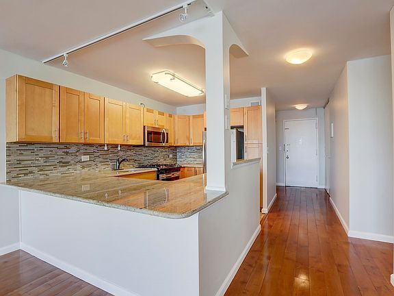4th image of 7002 Boulevard East APT 29B