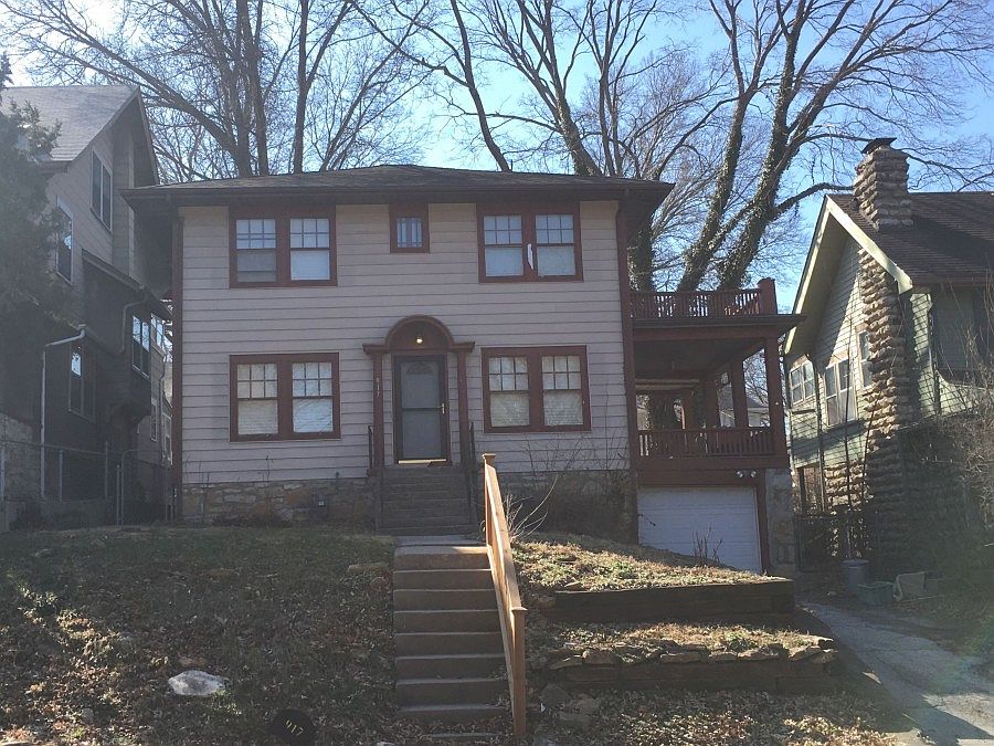 1st image of 917 W 32nd Ter