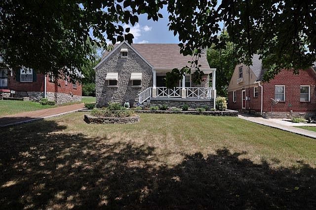 Welcome Home to 1611 Riverside Dr.