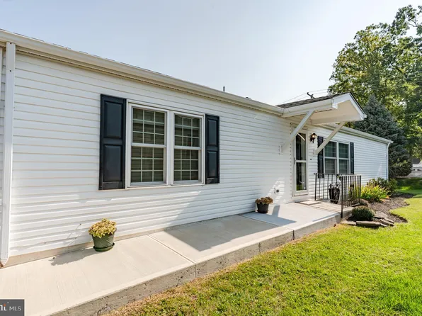 1105 John F Kennedy Dr, North Wales, PA 19454