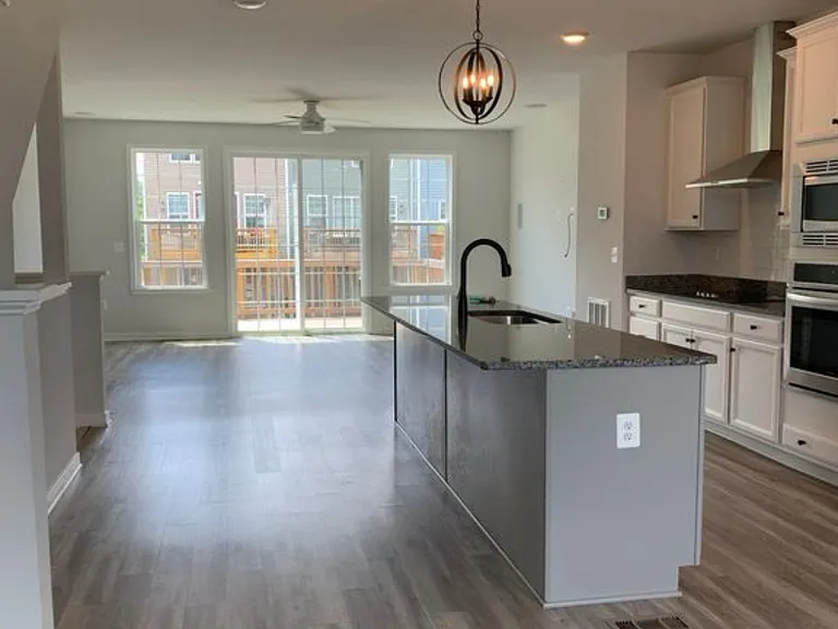 1402 Whitehurst Way — Photo 6