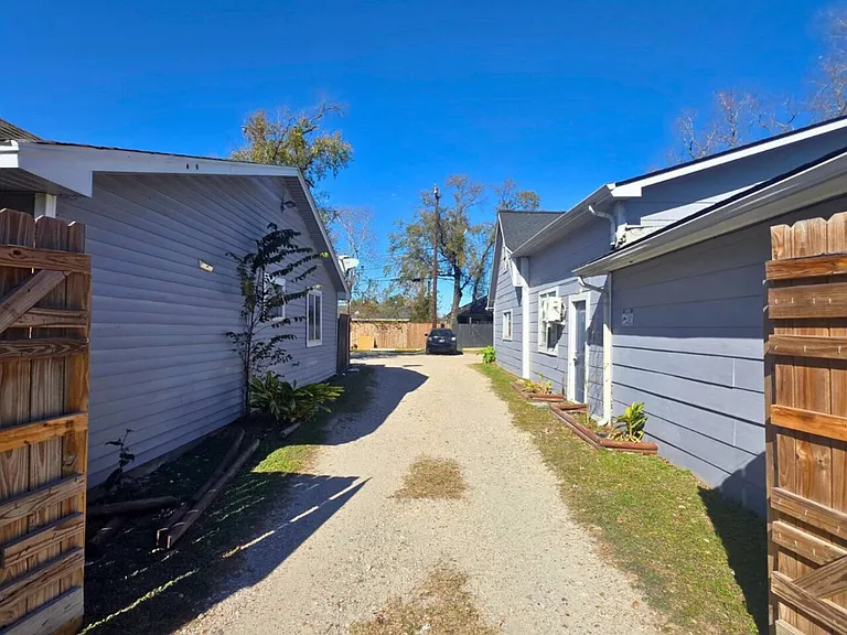 Topeka St — Photo 16