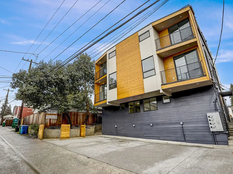 6033 42nd Ave SW #B — Photo 24