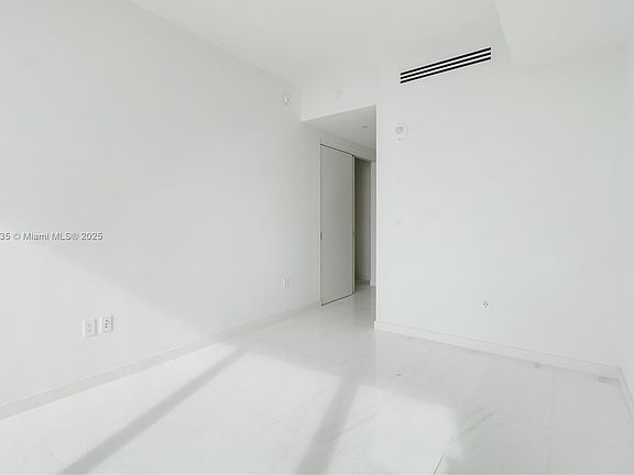 4th image of 300 Biscayne Boulevard Way #4201