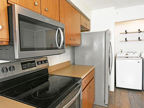 3rd image of 30 Bayberry Ln