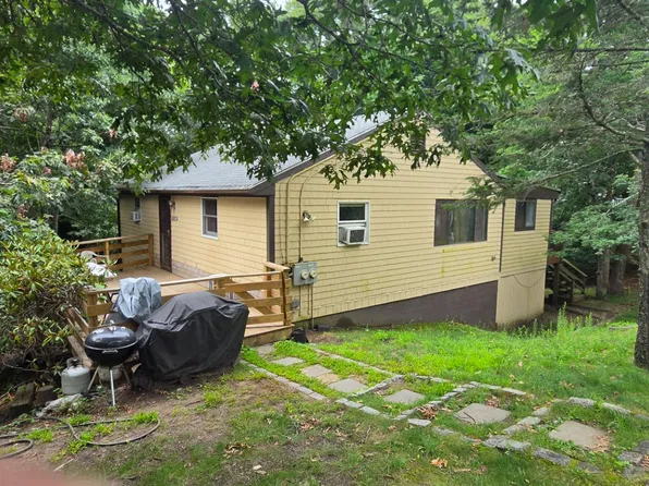 16 W Tashmoo Ave, Vineyard Haven, MA 02568