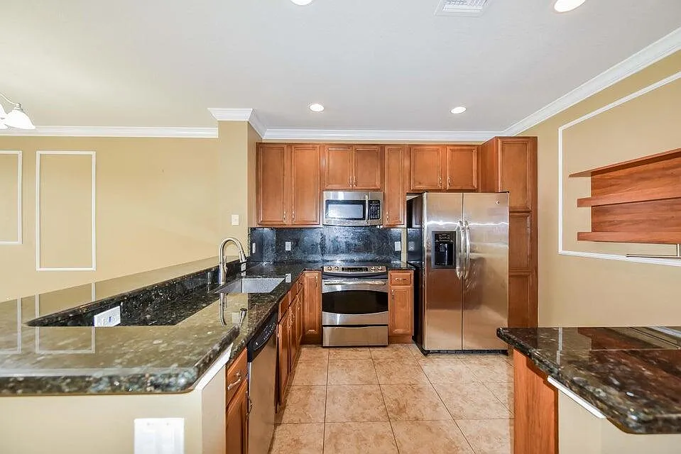 3 bed, 2.5 bath, 1570 sqft, $3,000 — Photo 2
