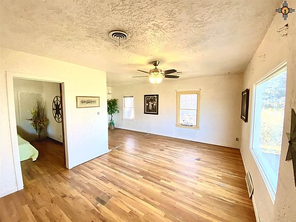 3rd image of 212 E Cedar Ave