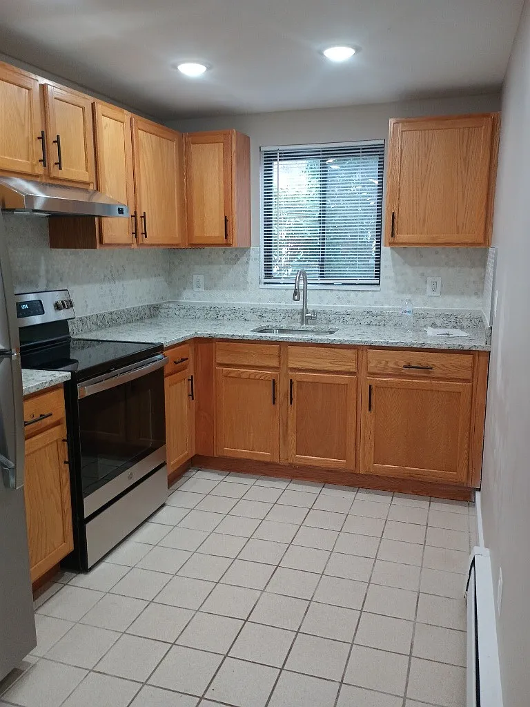 2 bed, 850 sqft, $1,750 — Photo 1