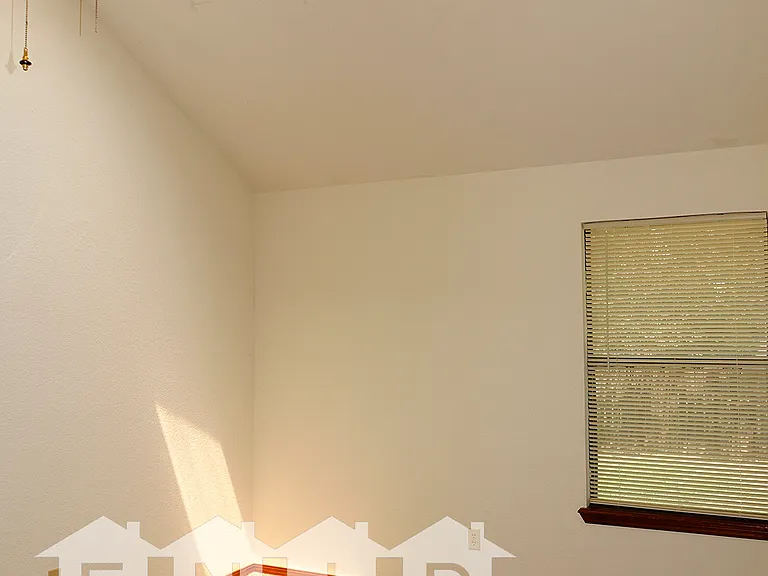 205 Wellington Ave — Photo 17