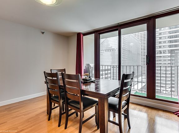 4th image of 200 N Dearborn St Unit 1101