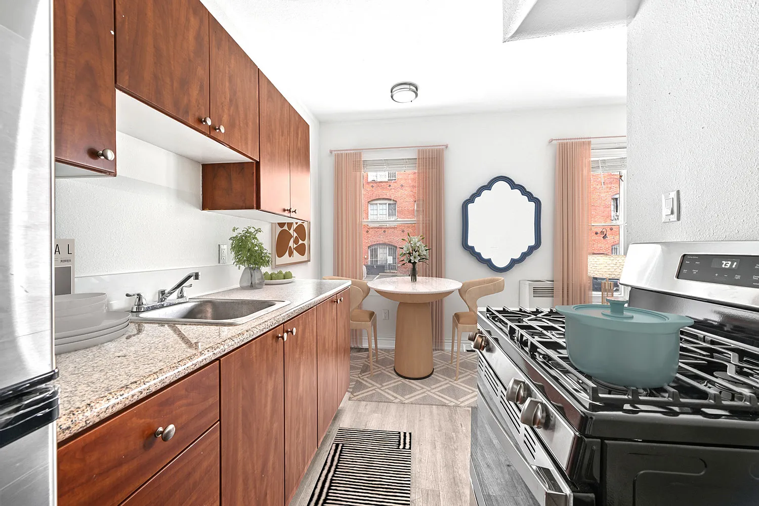 Cahuenga Apartments — Photo 1