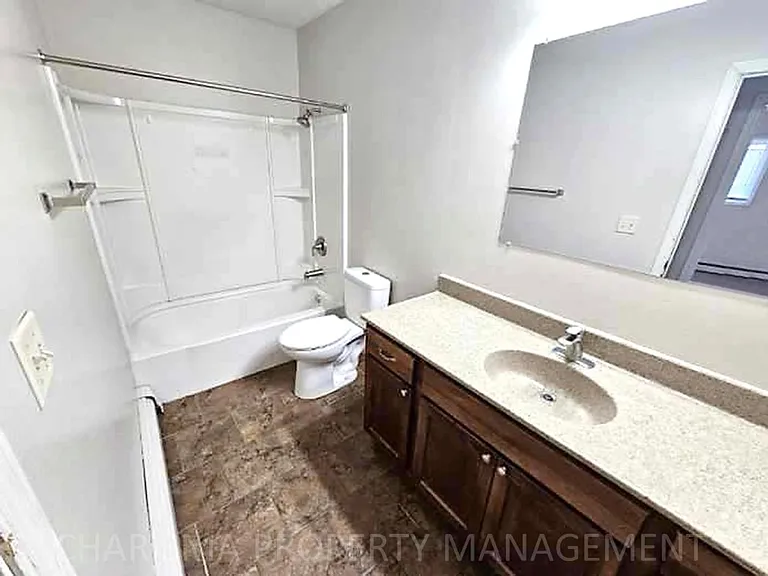 Sixth Street Apartments — Photo 10